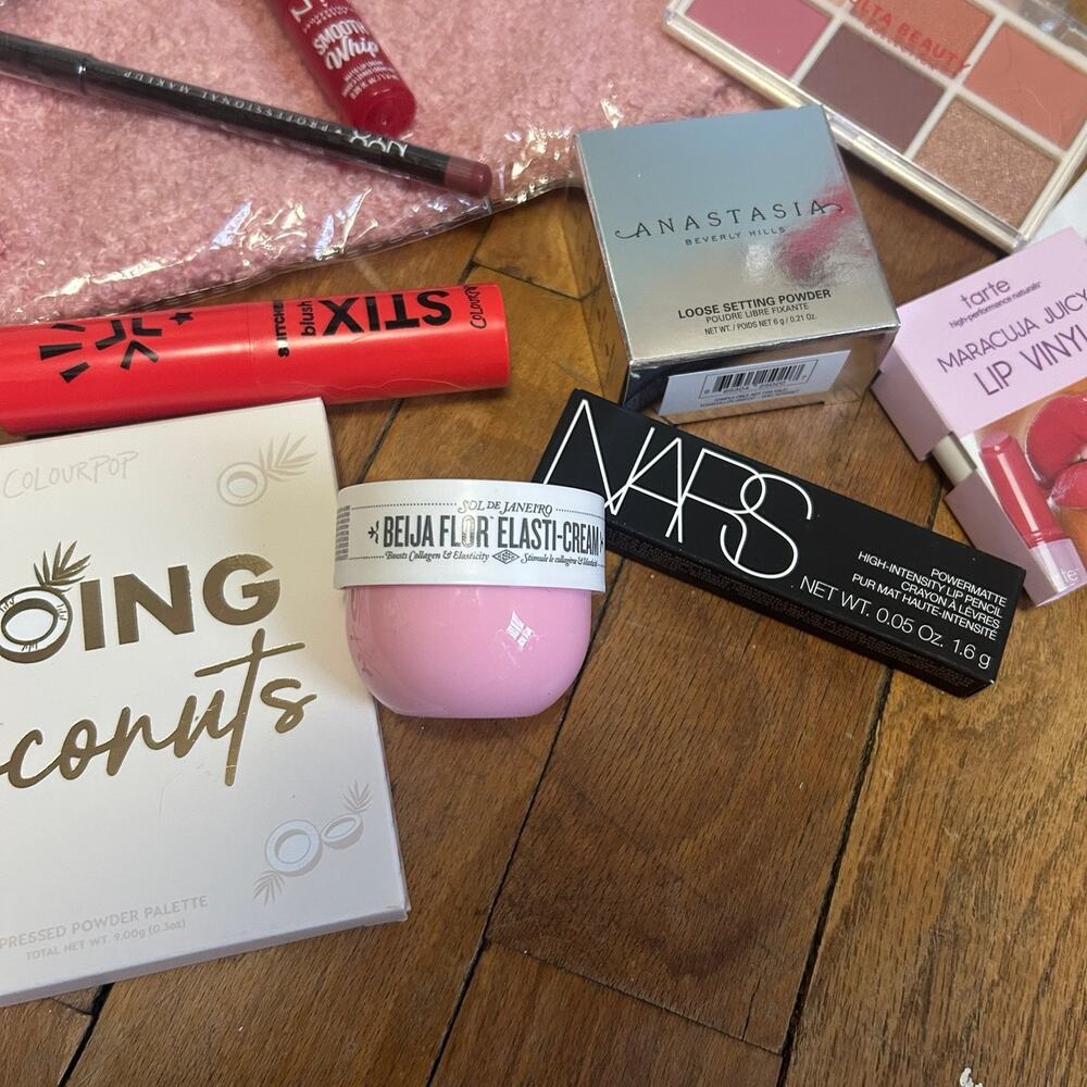 Makeup bundle - Picture 6 of 6
